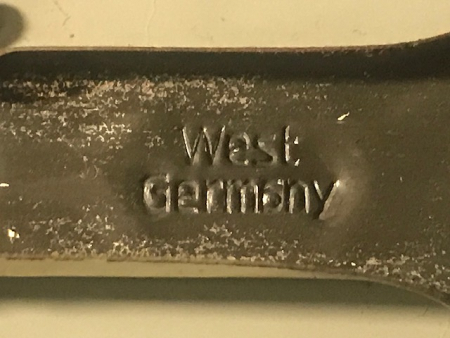 1950  ALMAN TENEKE TEK KEFELİ İBRELİ MEKANİK TERAZİ OYUNCAK