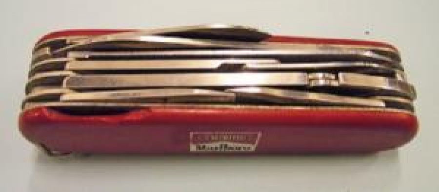 İSVİCRE UNLIMIITED MARLBORO REKLAMLI ÇOK AMAÇLI PASLANMAZ ÇAKI 