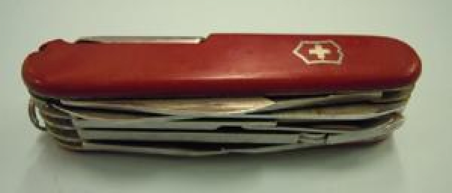 İSVİCRE UNLIMIITED MARLBORO REKLAMLI ÇOK AMAÇLI PASLANMAZ ÇAKI 