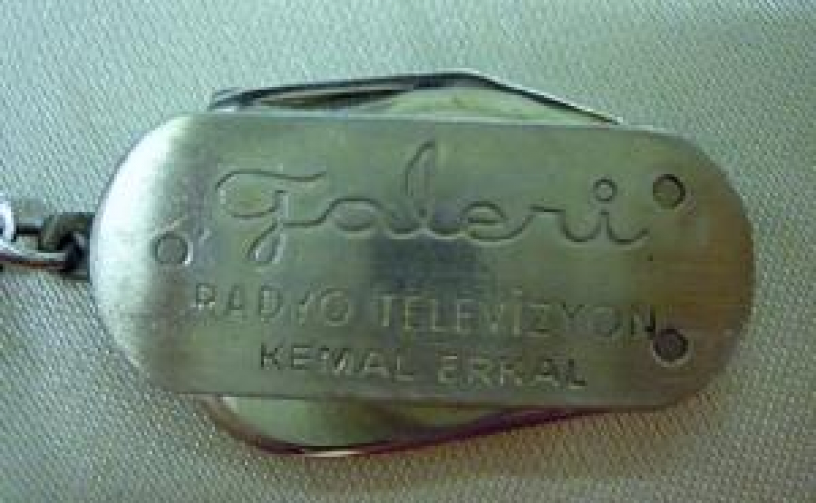NEVTRON TELEVİZYON TEL 22-15-89 GALERİ RADYO TELEVİZYON KEMAL ERKAL METAL ANAHTARLIK ÇAKI 