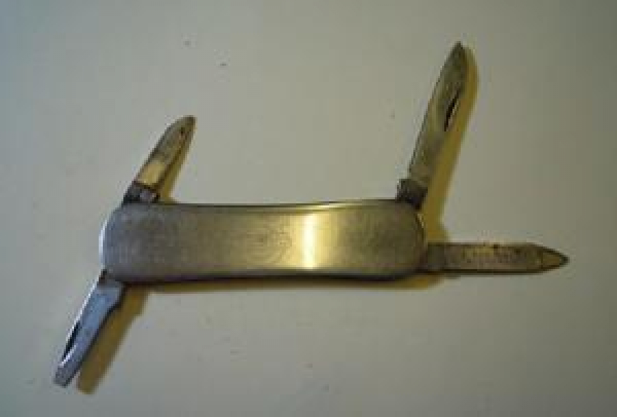 VOLVO MARKA KROM ÇELİK KAB 4 UÇLU  ÇAKI 