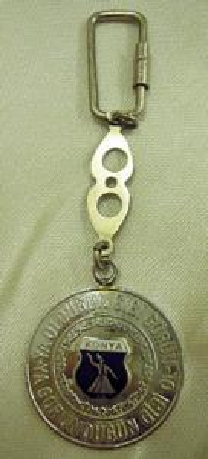 YA OLDUĞUN GİBİ GÖRÜN YA GÖRÜNDÜĞÜN GİBİ OL KROM METALMİNELİ ANAHTARLIK 