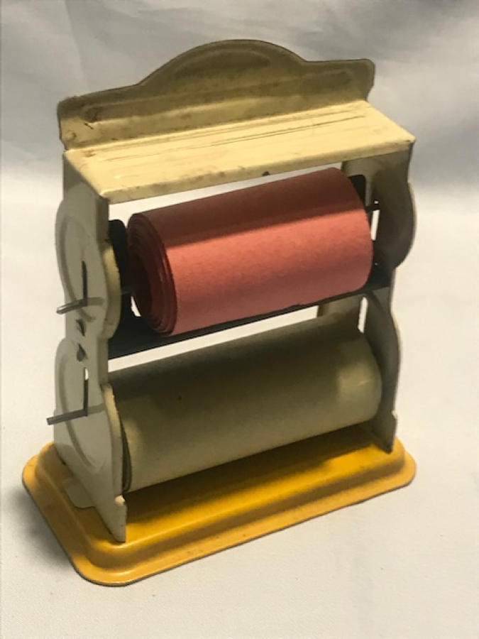 1960 ALMAN TENEKE OYUNCAK İKİ MAKARALI NOT KAGIT TUTACAGI