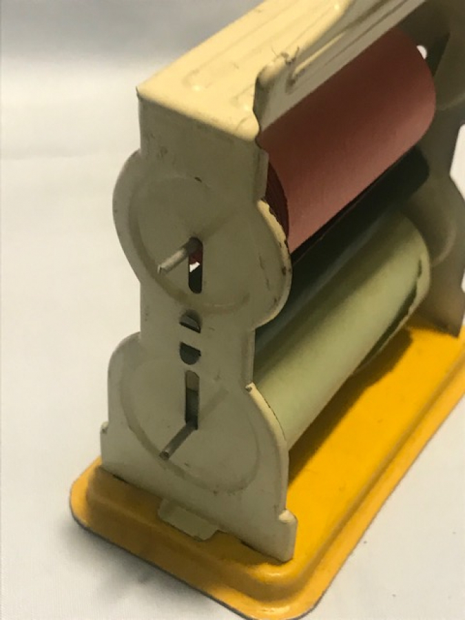 1960 ALMAN TENEKE OYUNCAK İKİ MAKARALI NOT KAGIT TUTACAGI