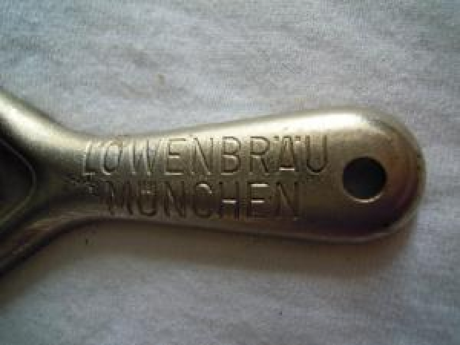 LOWENBRAU MÜNCHEN METAL ŞİŞE KAPAK AÇACAK
