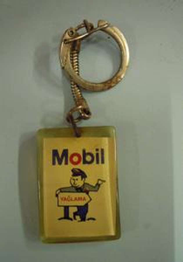 MOBİL BENZİN İSTASYON SELAHİDDİN ERENTÜRK LEVENT TEL : 64 14 40 MOBİL YAĞLAMA YAZILI ANAHTARLIK 