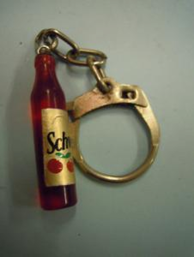 SCHWEPPES MEYVELİ MEŞRUBAT ŞİŞE ANAHTARLIK