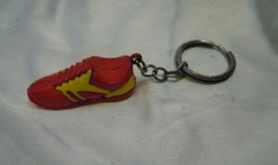 SPOR FUTBOL KRAMPONLU OYUN AYAKKABI SARI KIRMIZI GALATASARAY ANAHTARLIK