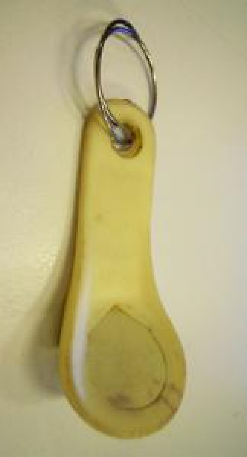 AKBİL BAS GEÇ SARI PLASTİK MUHAFAZASINDA ANAHTARLIK