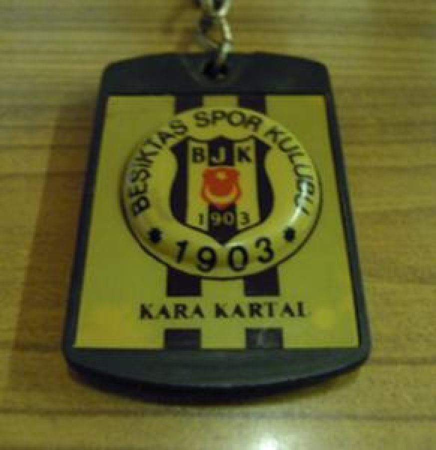 BEŞİKTAŞ SPOR KULÜBÜ 1903 KARA KARTAL ANAHTARLIK 