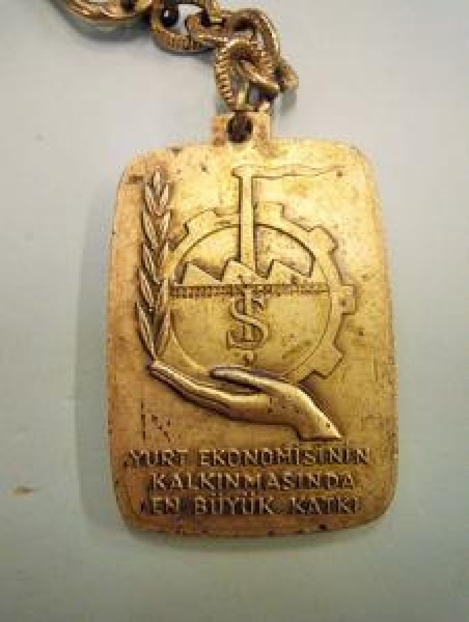 DAMLAYA DAMLAYA GÖL OLUR YURT EKONOMİSİNİN KALKINMASINDA EN BÜYÜK KATKI A. PALTI İŞ BANKASI ANAHTARLIK 