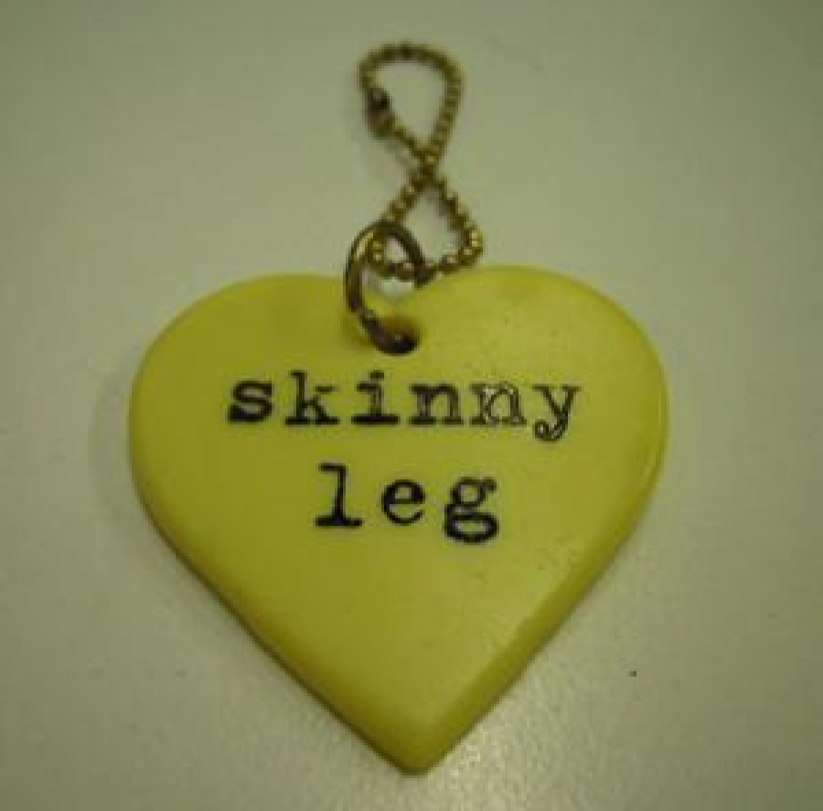 SKİNNY LEG KALP SİLİKON ANAHTARLIK