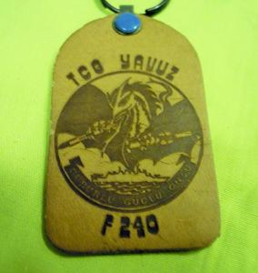 TCG YAVUZ F 240 SAVAŞ GEMİSİ HATIRASINA ANAHTARLIK 