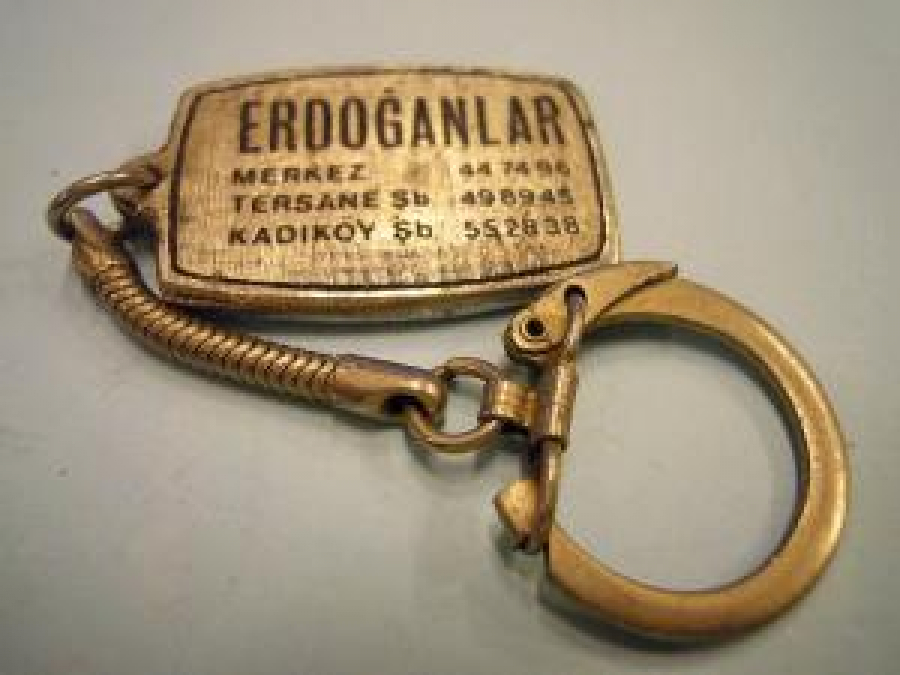 ERDOĞANLAR MERKEZ : 44 74 96. TERSANE ŞB. : 49 89 45 KADIKÖY ŞB : 55 28 38 METAL ANAHTARLIK 