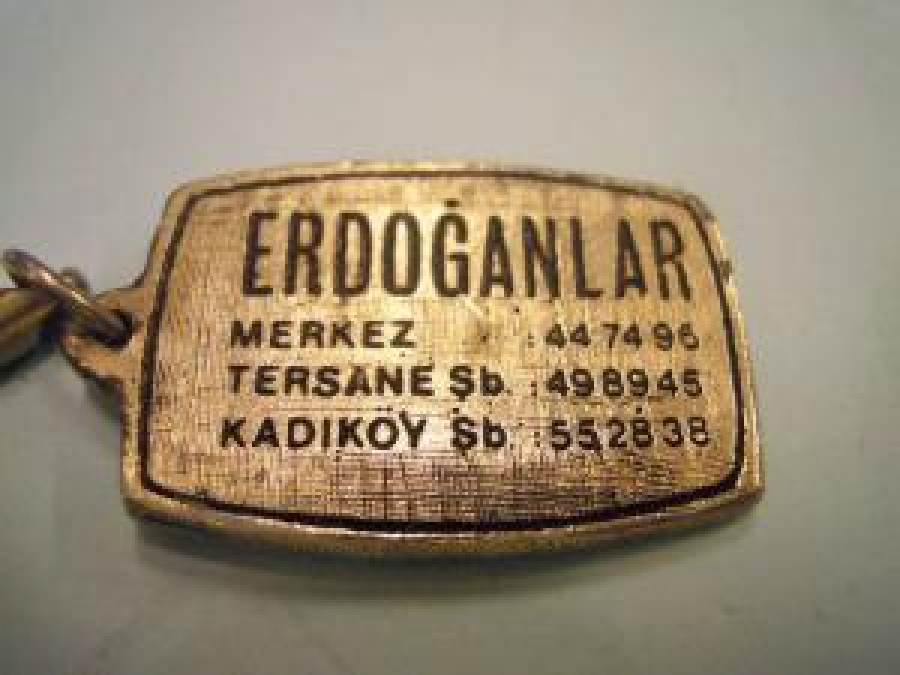 ERDOĞANLAR MERKEZ : 44 74 96. TERSANE ŞB. : 49 89 45 KADIKÖY ŞB : 55 28 38 METAL ANAHTARLIK 