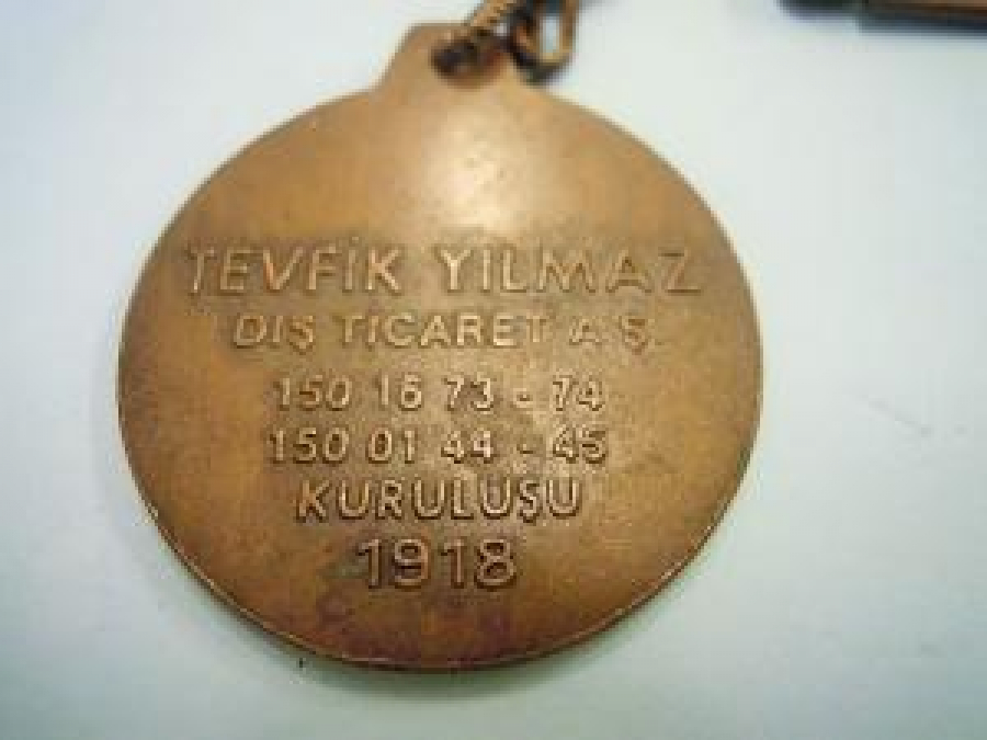 MACK TRUCKS TEVFİK YILMAZ DIŞ TİCARET A. Ş. 150 16 73 - 74. 150 01 44 - 45. KURULUŞU 1918 SOM ANAHTARLIK 