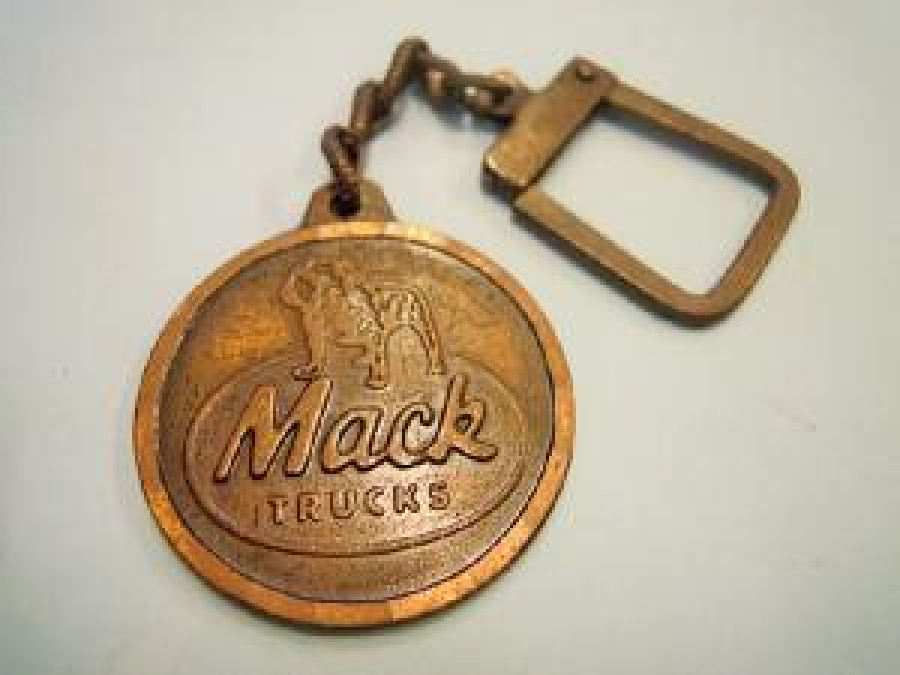 MACK TRUCKS TEVFİK YILMAZ DIŞ TİCARET A. Ş. 150 16 73 - 74. 150 01 44 - 45. KURULUŞU 1918 SOM ANAHTARLIK 