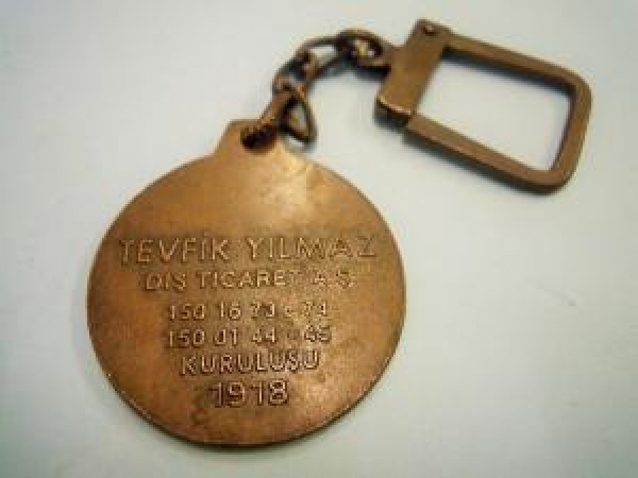 MACK TRUCKS TEVFİK YILMAZ DIŞ TİCARET A. Ş. 150 16 73 - 74. 150 01 44 - 45. KURULUŞU 1918 SOM ANAHTARLIK 