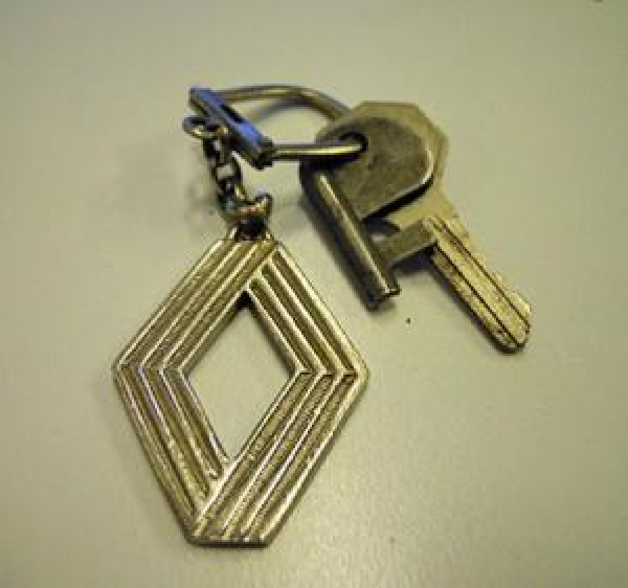 RENO OTO ARMA KROM METAL ANAHTARLIK 2 ADET ANAHTAR ÜZERİNDE 