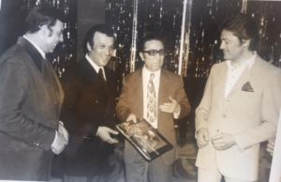 FERİT ŞEVKİ SADRI ALIŞIK CÜNEYT ARKIN ALTIN PLAK KOKTEYLİNDE 