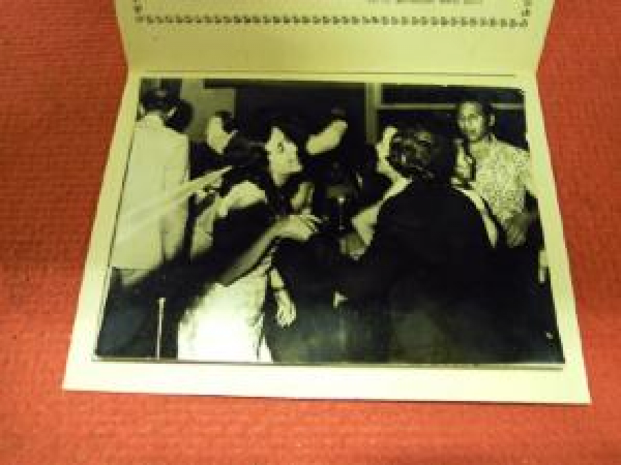 ALTIN BALIK RESTAURANT FOTOĞRAF SERVİSİ SEMPATİK ŞANTÖR HAYKO KARTON KAPAKLI SİYAH BEYAZ ANI FOTOĞRAF