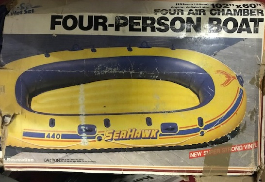 1985 INTEX PACESETTER 4 PERSON INFLATABLE BOAT 102 X 60 IN W/NEW OARS