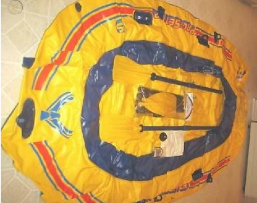 1985 INTEX PACESETTER 4 PERSON INFLATABLE BOAT 102 X 60 IN W/NEW OARS