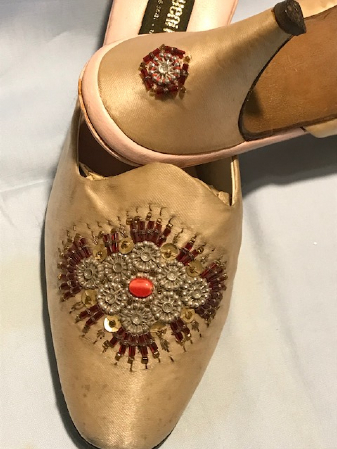 PENBE TOPUKLU TAŞ BONCUK İŞLİ KÖSELE GELİN TERLİK