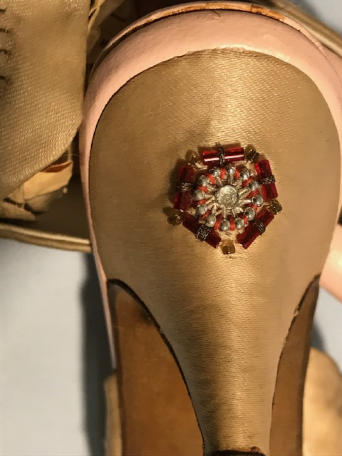 PENBE TOPUKLU TAŞ BONCUK İŞLİ KÖSELE GELİN TERLİK