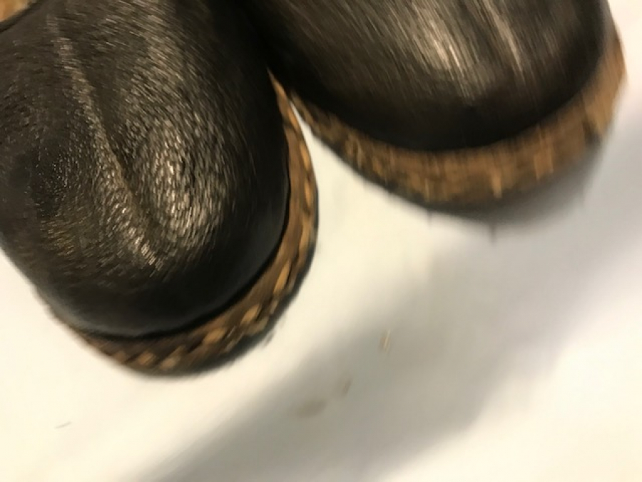 SİYAH  KÖSELE EL DİKİMİ AYAKKABI YEMENİ