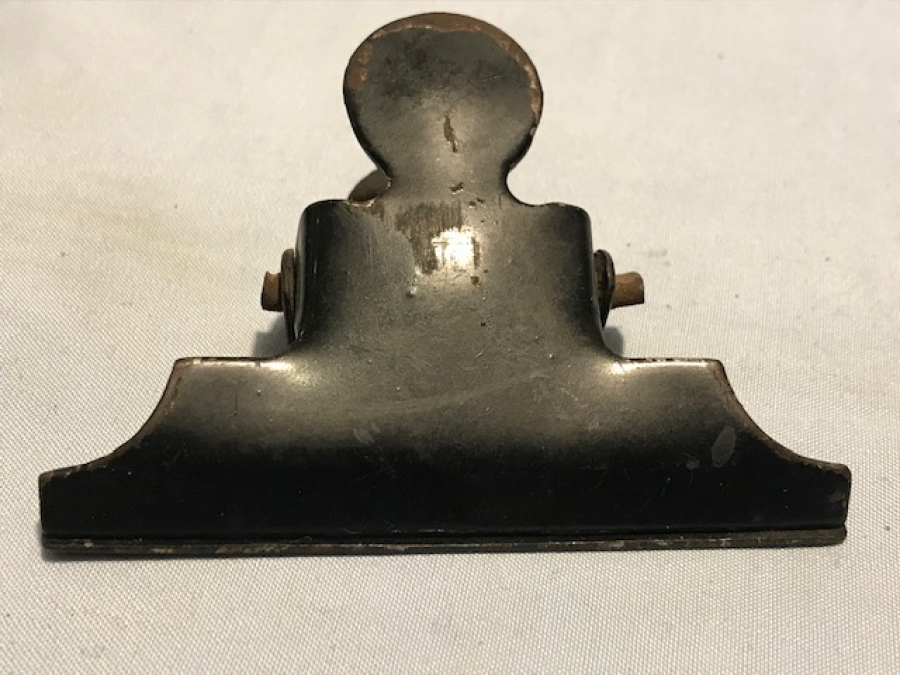 SİYAH METAL KAGIT TUTACAK CİFT KANAT YAYLI  7 CM 