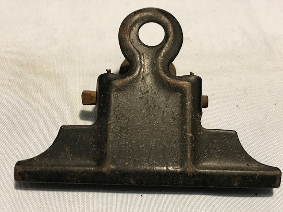 SİYAH METAL KAGIT TUTACAK CİFT KANAT YAYLI  7 CM 