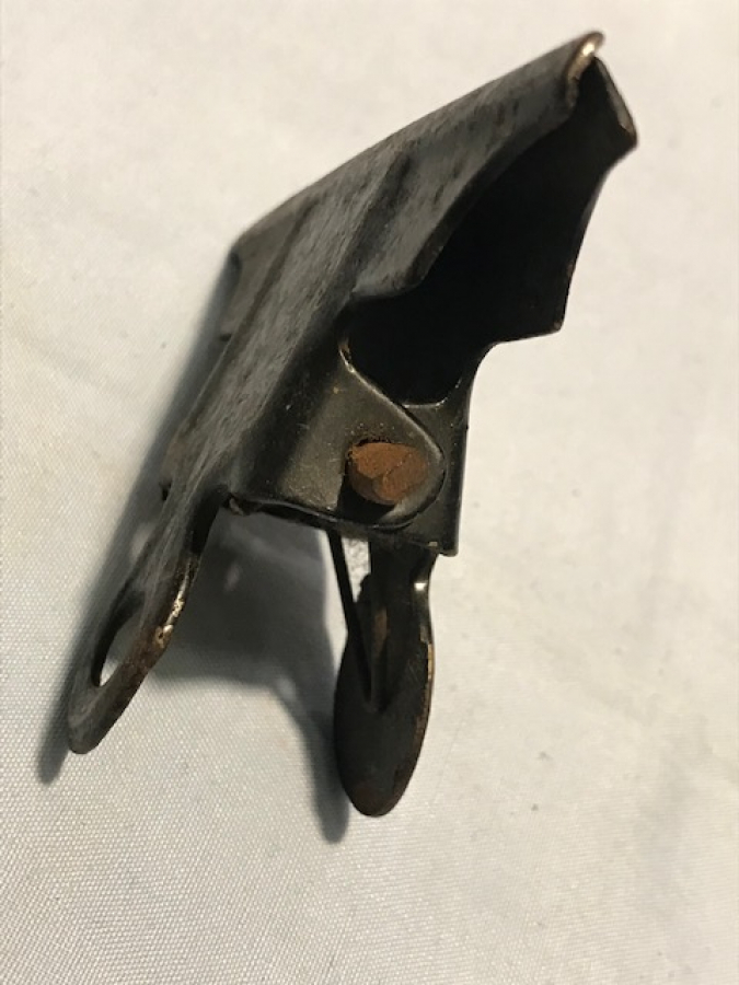 SİYAH METAL KAGIT TUTACAK CİFT KANAT YAYLI  7 CM 