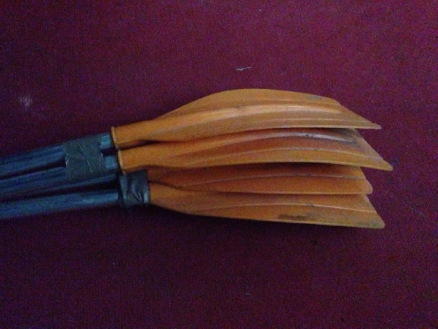 1985 INTEX PACESETTER 4 PERSON INFLATABLE BOAT 102 X 60 IN W/NEW OARS