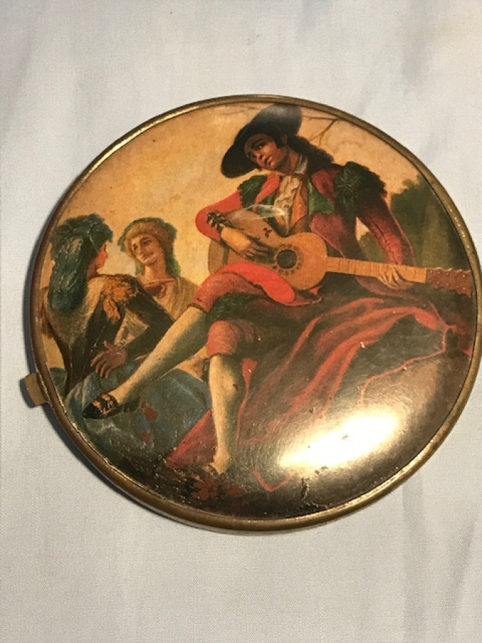 MAKYAJ AYNA İKİLİ BİRİ NORMAL BİRİ DEV KAPAKLAR RESİMLİ 1950 YILLAR METAL 11 CM CAPINDA KAPAKLI KAPANIR