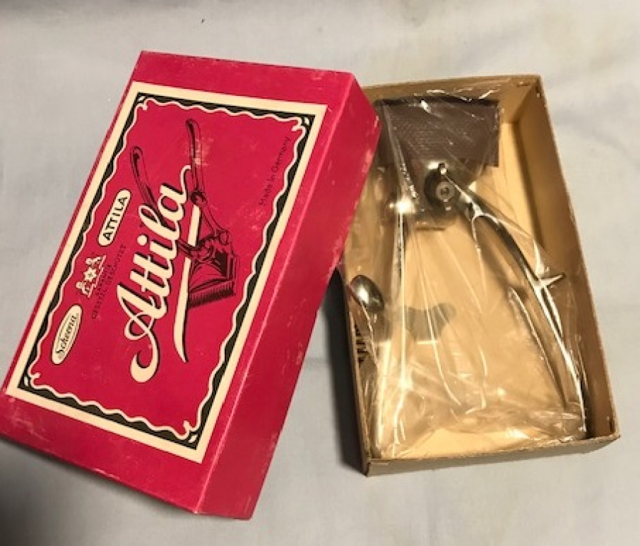 KUTUSUNDA ATTİLA ALMAN MALI MEKANİK SCHERNA.GESETZL.GESCHÜTZT ATTİLA GERMANY 