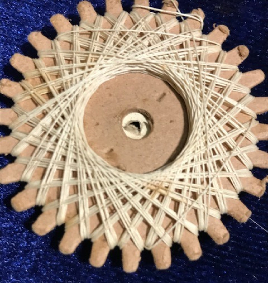 30 METRE MERSERİZE DİKİŞ İPLİGİ DEKORATİF GÖRÜNÜMLÜ AVRUPA 1950