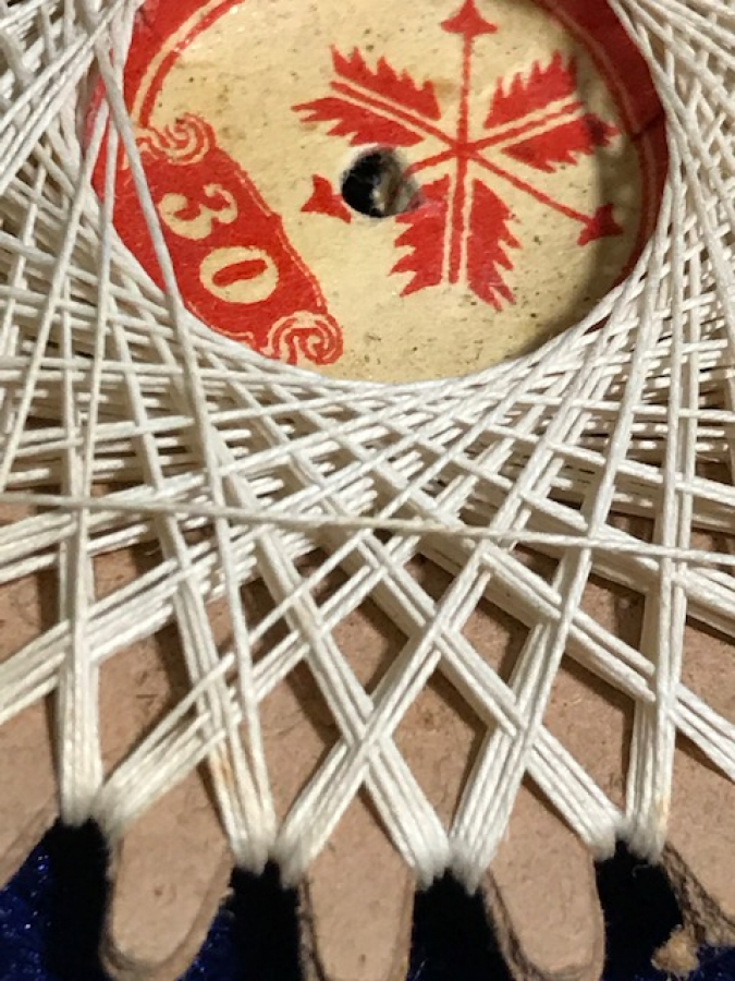 30 METRE MERSERİZE DİKİŞ İPLİGİ DEKORATİF GÖRÜNÜMLÜ AVRUPA 1950