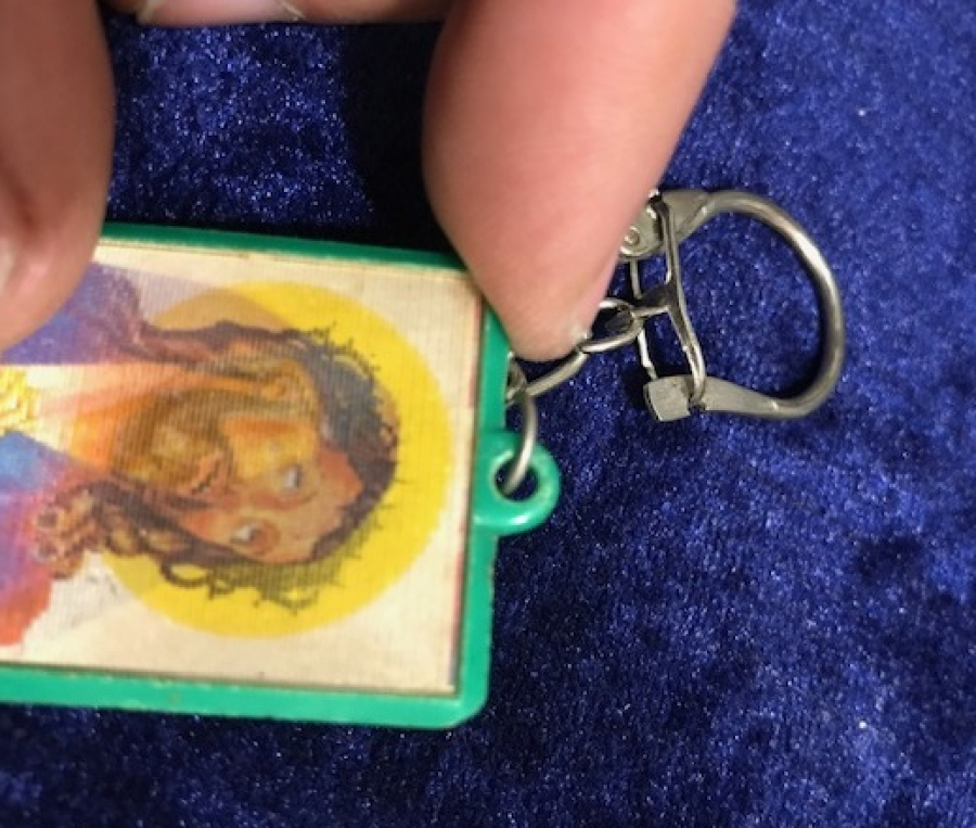 3 BOYUT İSA VE MERYEM GÖRÜNTÜLERİ PLASTİK ANAHTARLIK 1960