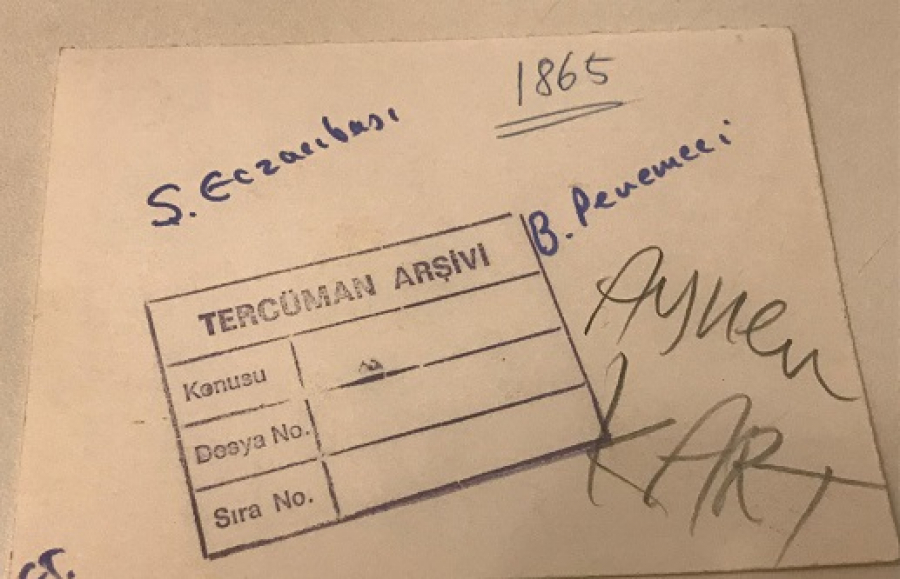  ŞAKİR ECZACIBAŞI KIZ VELEYBOL TAKIMININ MACINININ SAHA KENARINDAN YORUMUNU TARTIŞIRKEN  SİYAH BEYAZ ORJİNAL FOTOGRAF 12 X 9