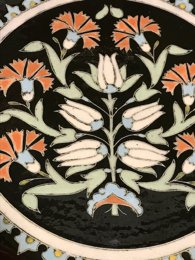 EL YAPIM KUTAHYA CİNİ OSMANLI KARANFİLLER SİYAH ZEMİN ÜZERİNE 30 CM 