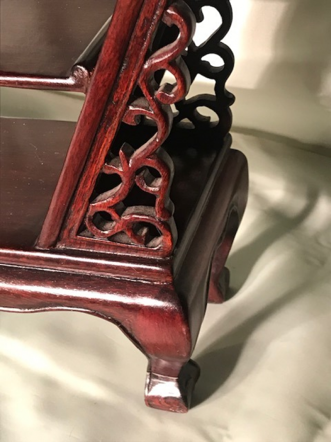 RAF VİTRİN GÜL AGACI MASİF EL OYMA AYAKLAR 10 GÖZ 9 CM  YUKSEKLİK 41 CM EN 10 CM FRANSIZ