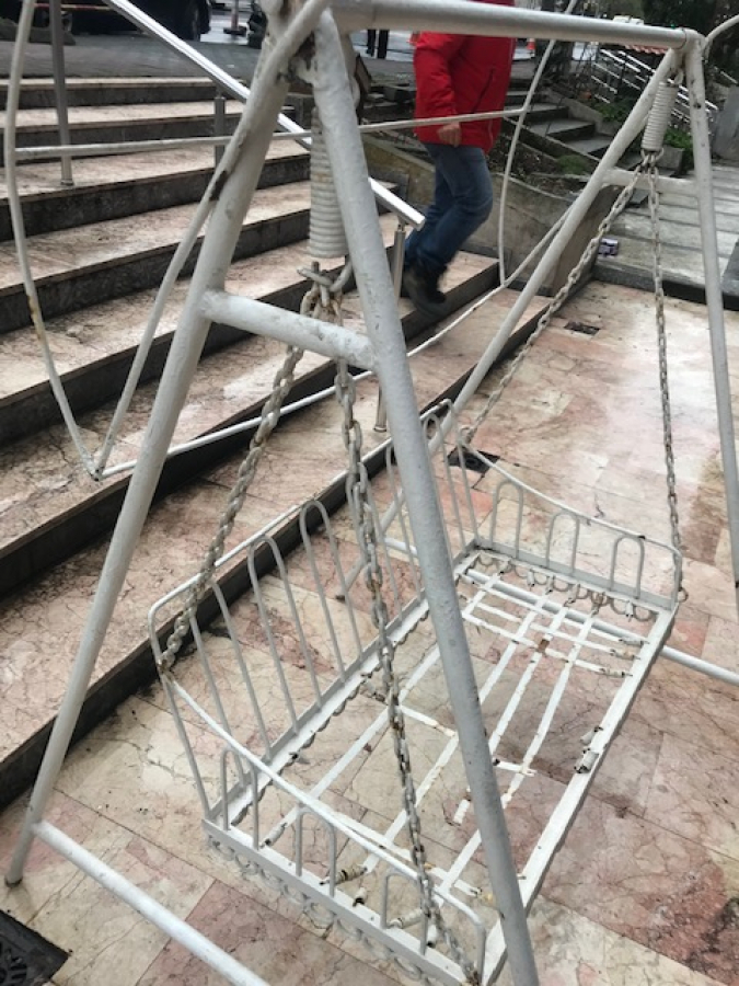 1950 BALKON BAHCE TERAS İCİN TASARLANMIŞ EL YAPIM SALLANAN SALINCAK ÜZERİ TENTE CERCEVELİ TABAN SOMYA TELLİ SORUNSUZ 