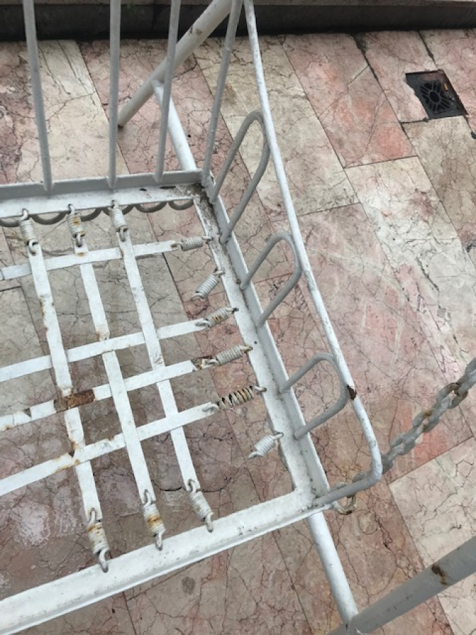 1950 BALKON BAHCE TERAS İCİN TASARLANMIŞ EL YAPIM SALLANAN SALINCAK ÜZERİ TENTE CERCEVELİ TABAN SOMYA TELLİ SORUNSUZ 