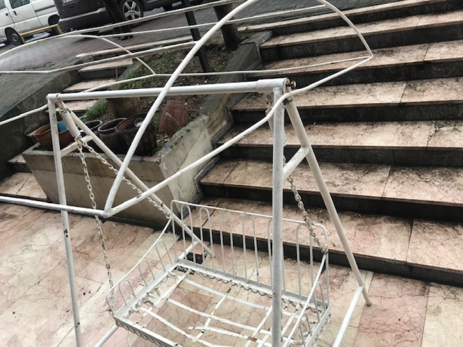 1950 BALKON BAHCE TERAS İCİN TASARLANMIŞ EL YAPIM SALLANAN SALINCAK ÜZERİ TENTE CERCEVELİ TABAN SOMYA TELLİ SORUNSUZ 