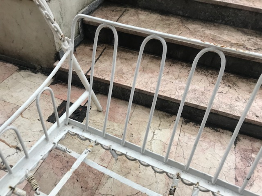 1950 BALKON BAHCE TERAS İCİN TASARLANMIŞ EL YAPIM SALLANAN SALINCAK ÜZERİ TENTE CERCEVELİ TABAN SOMYA TELLİ SORUNSUZ 