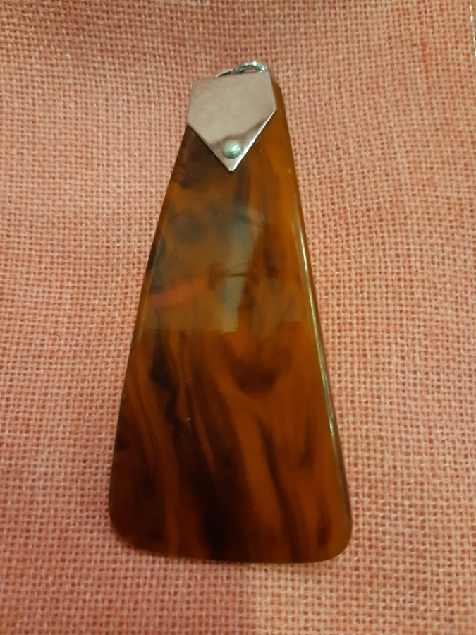 CEKOSLOVAK LUKSOR DAMARLI KAHVERENKDE UC KISMI METAL KERATA AYAKKABI GİYİLMESİNDE CEP İÇİN ÇEKEÇEK CEPDE TASINAN KEMERE TAKILAN