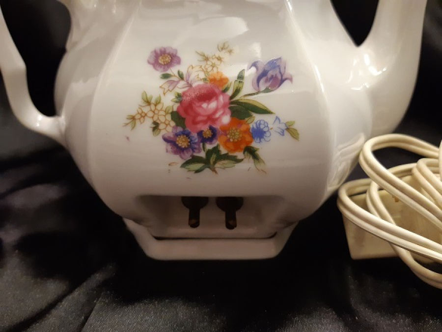 ELEKTRİKLİ PORSELEN KAPAKLI DEMLİK ÇAYDANLIK JAPON