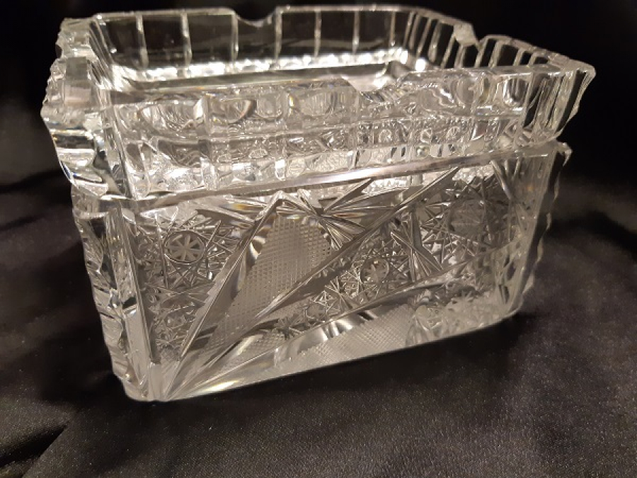 KRİSTAL KÜLLÜK VE SIGARALIK SEHBA ÜZERİ KAPAKLI