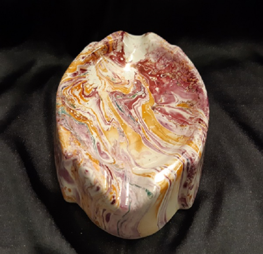 1960 KÜL TABLASI SÜMERBANK PORSELEN ÜZERİ FARKLI RENK TONLARINDA EBRU DESENLİ KÜLLÜK